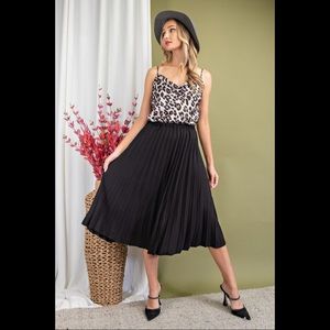 ee:some elastic waist pleated midi length skirt in black